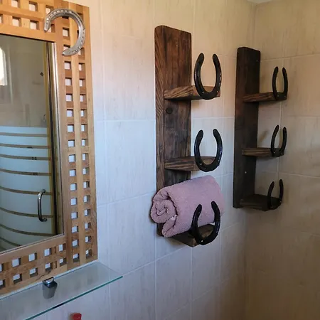 Totvar Lovas Szallashely