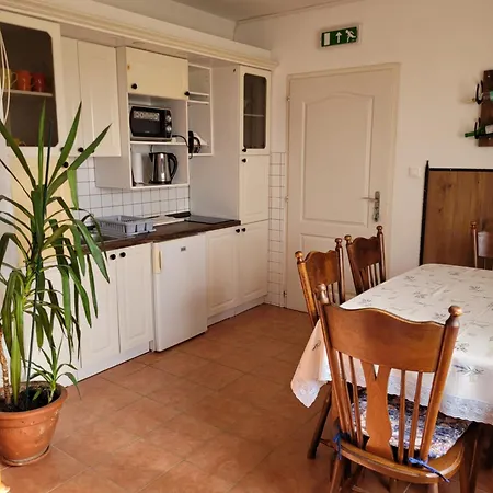 Appartement Totvar Lovarda Szallashely *