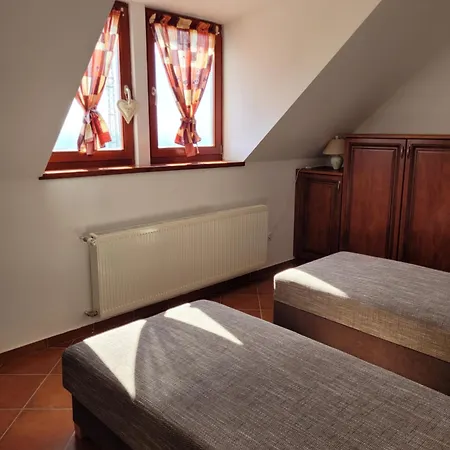 Tótvár Lovas Apartamento *