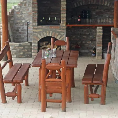 Totvar Lovas Szallashely Apartment *