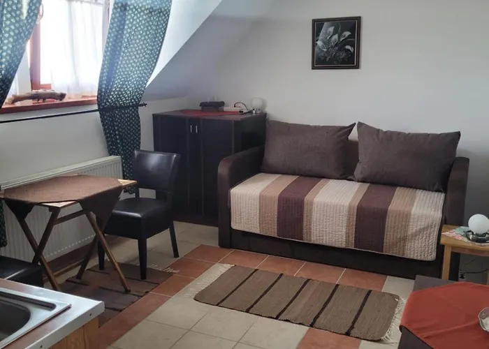 Totvar Lovarda Szallashely